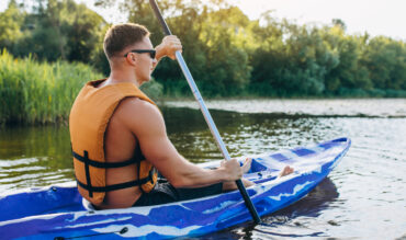 7 razones para hacer kayak: un deporte completo para cuerpo y mente